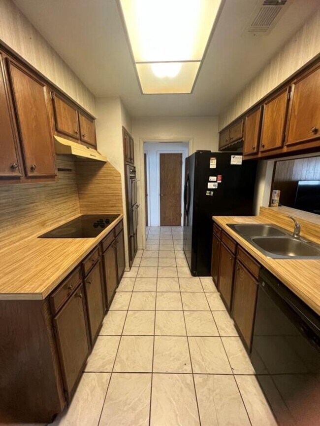 Building Photo - 3119 Jenny Dr