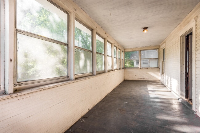 Building Photo - 353 N 15th St