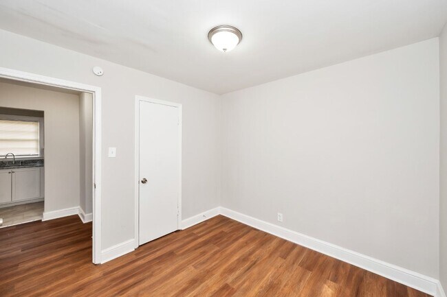 Building Photo - 3824 15th St NE
