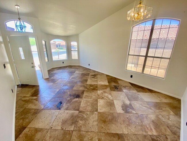 Building Photo - Spacious 4 Bedroom, 2.5 Bath in Avondale