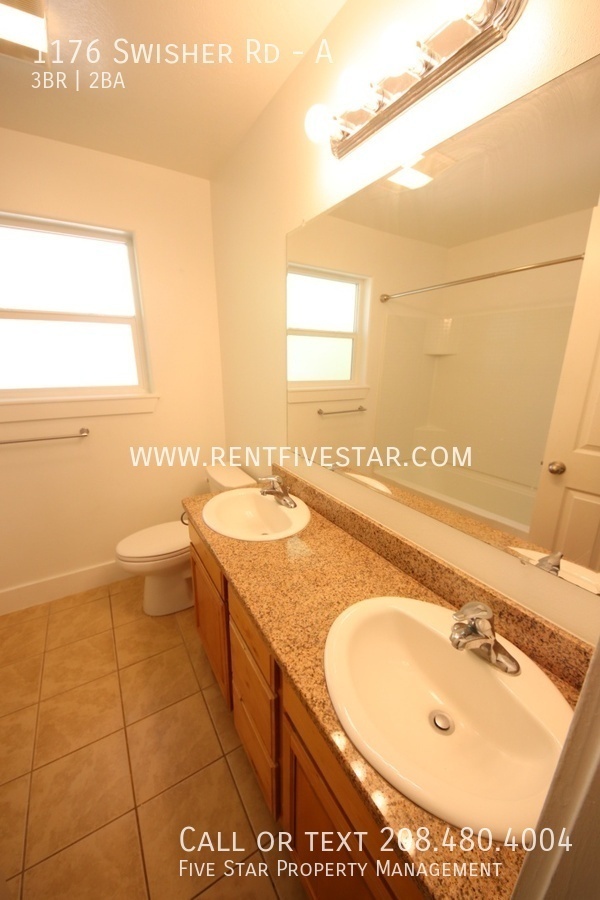 Building Photo - Fall In Love With This 3 Bedroom 1.5 Bathr...