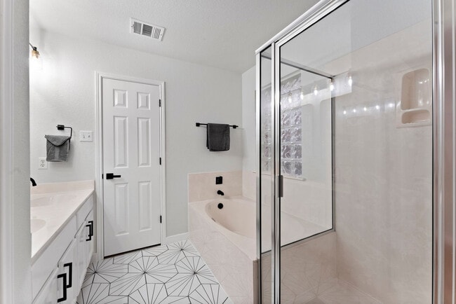 Building Photo - 313 Sweet Leaf Ln