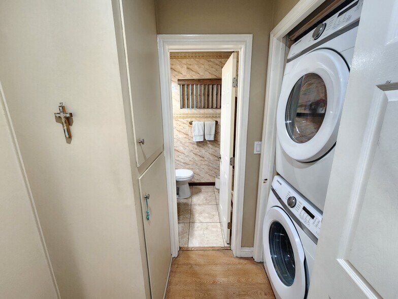 Building Photo - 6904 Radford Ave