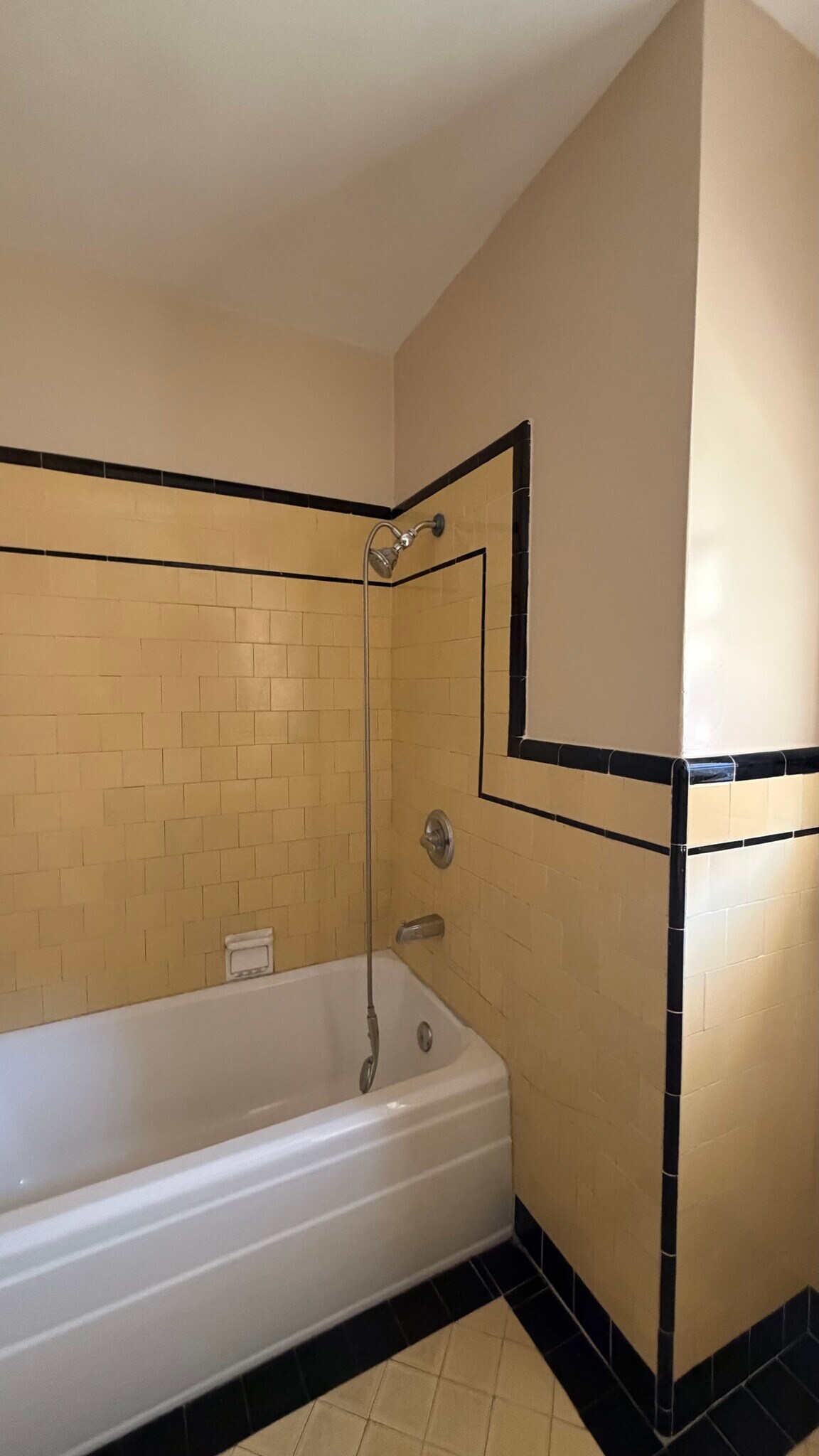 Building Photo - 1034 S 4th St