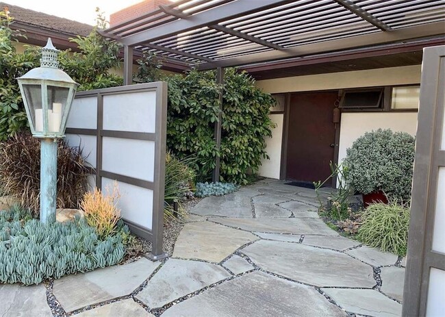 Building Photo - 950 Monte Dr