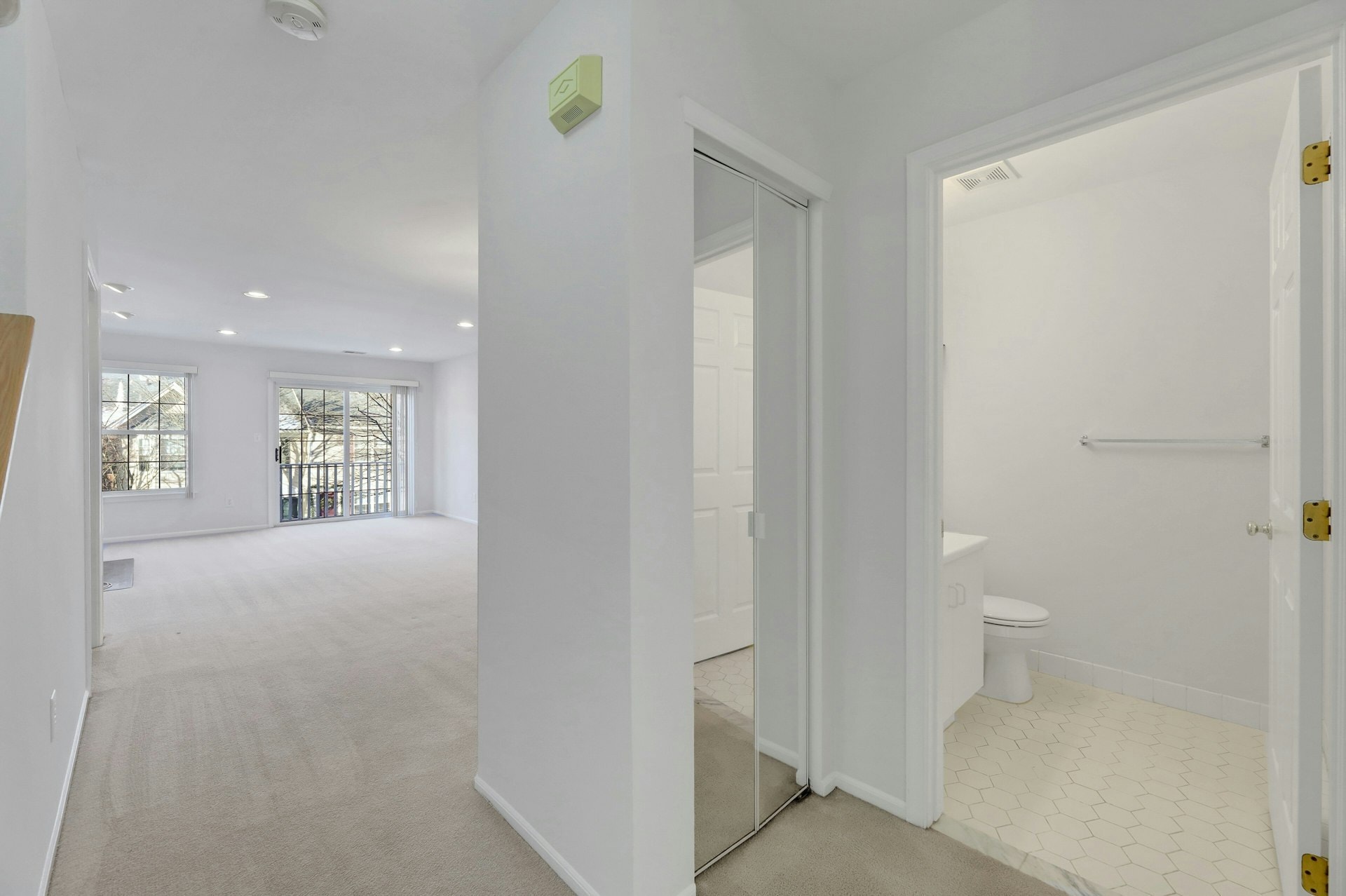 Building Photo - 2198 Kent Ct