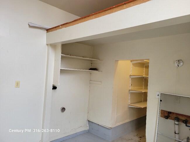 Building Photo - 143 N Clara St