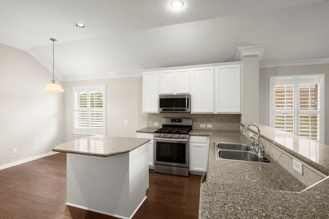 Building Photo - 14707 Oaks Crossing Ln