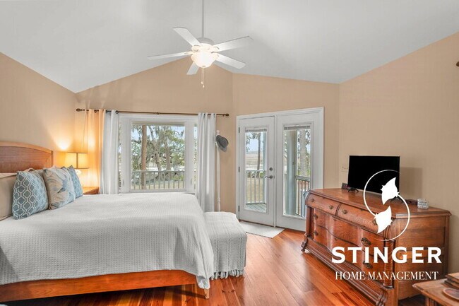 Building Photo - 1808 Lenora Dr