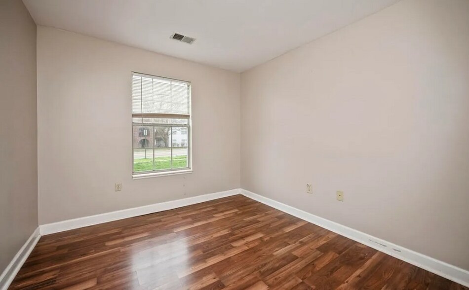 Building Photo - 205 Simpson Ave