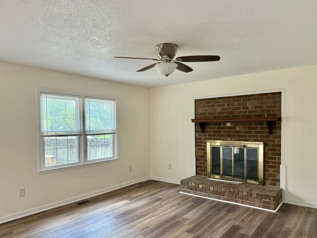 Building Photo - 502 Plantation Dr