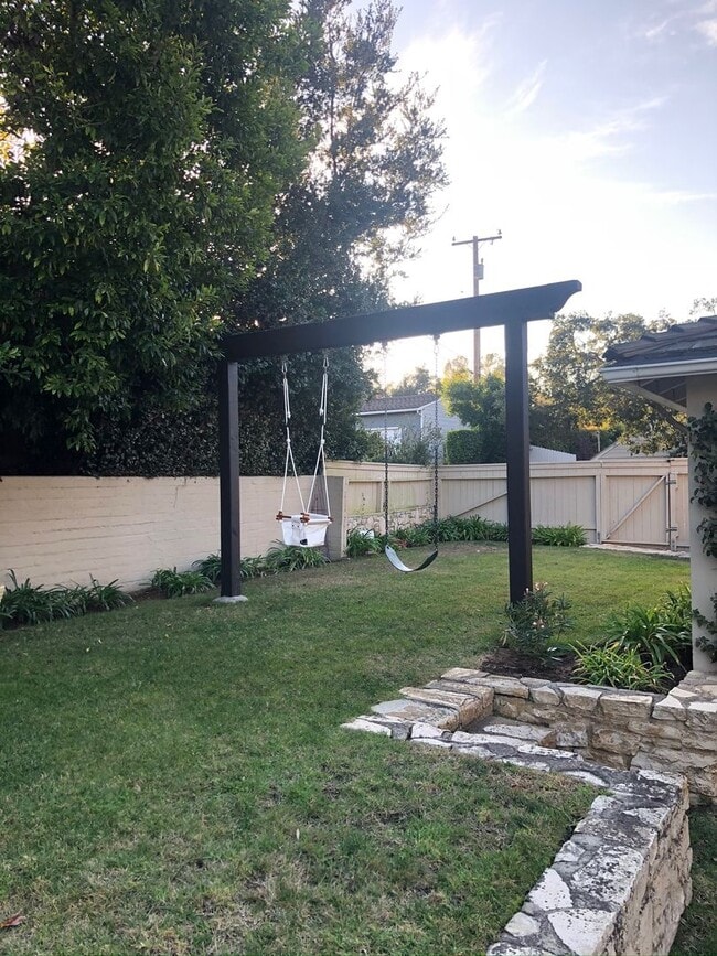 Building Photo - Valmonte Beauty 2 Bedroom Beautiful Home  on Corner Lot with Huge yard