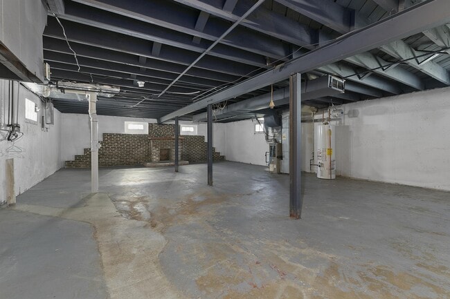 Building Photo - 8354 Archer Ave