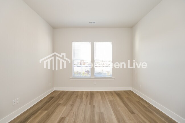 Building Photo - 127 Bloomsbury St