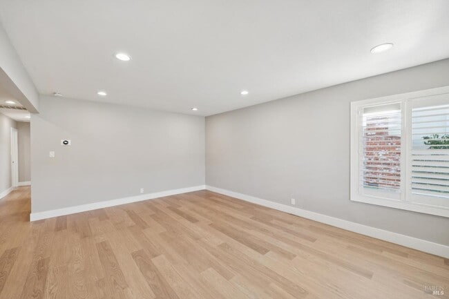 Building Photo - 918 Las Pavadas Ave