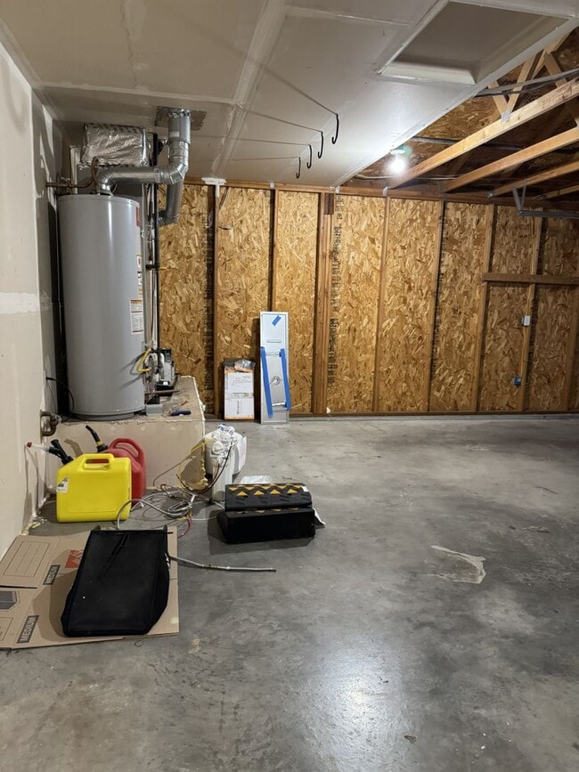 Building Photo - HARD TO FIND 4 BEDROOM