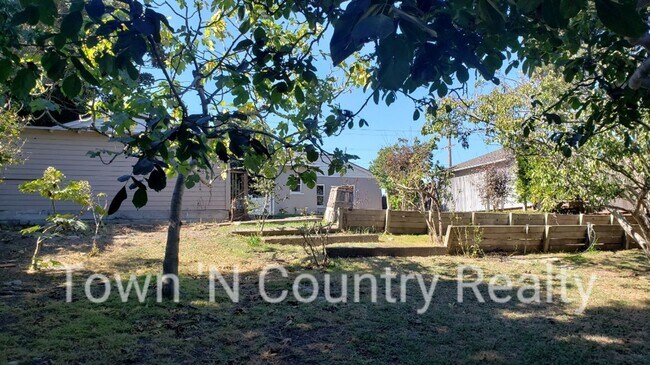 Building Photo - Charming 3-Bedroom Home in South Salinas –...