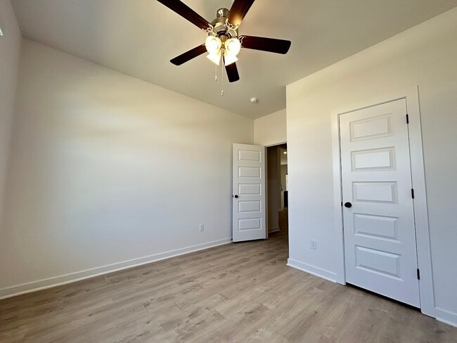 Building Photo - 288 N Yona Ln