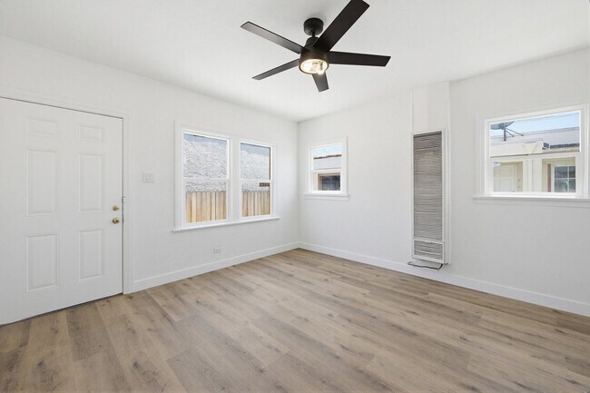 Building Photo - 1510 W 52nd St