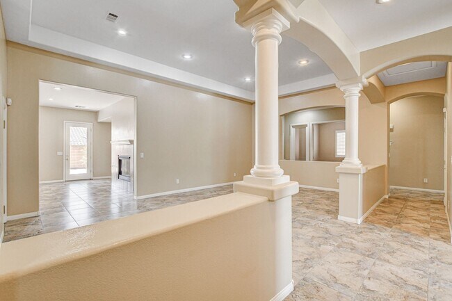 Building Photo - 4 Bedroom Single Story in Mountains Edge