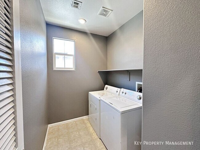 Building Photo - 10076 Bright Charisma Ct
