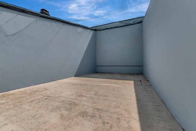Building Photo - 7280 Amberly Ln