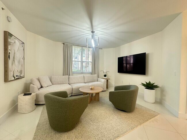 Building Photo - 630 S Sapodilla Ave