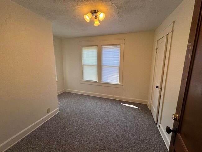 Building Photo - 501 E 1st St