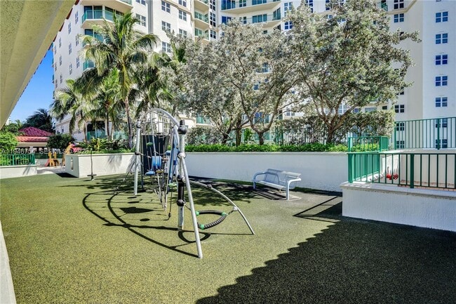 Building Photo - 20000 E Country Club Dr