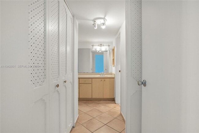 Building Photo - 20500 W Country Club Dr