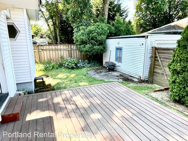 Building Photo - 2 br, 1 bath House - 5049 NE 10th Ave.