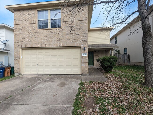 Primary Photo - 3 Bed / 2 Bath Home with Private Backyard