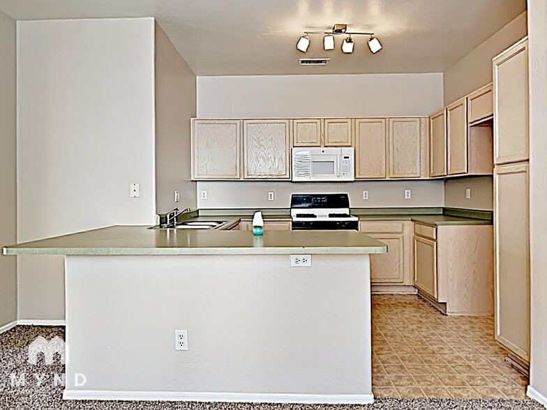 Building Photo - 11178 W Granada Rd