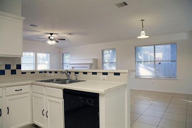 Building Photo - 805 Settlement St