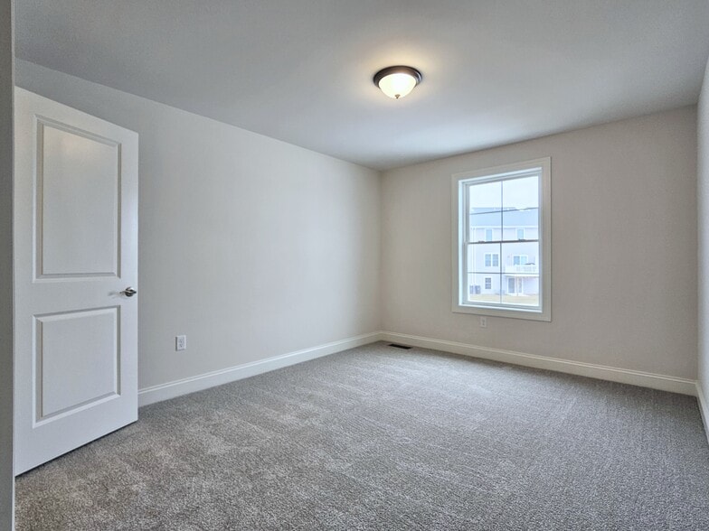 Building Photo - 121 Magnolia Dr