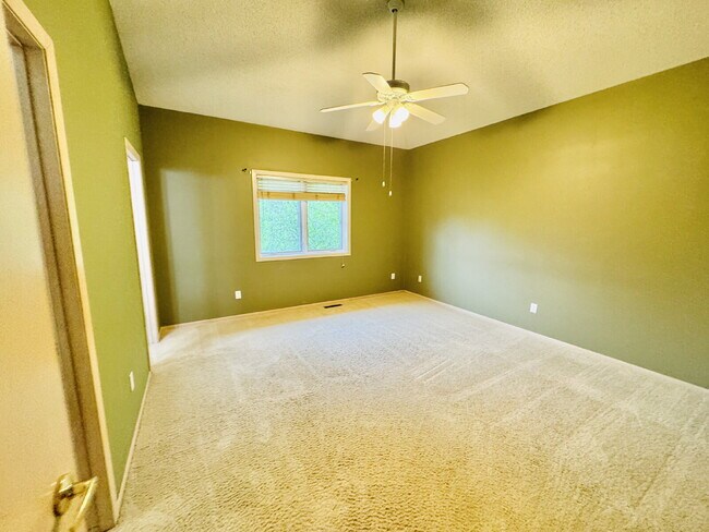 Building Photo - 9120 Trotters Ln