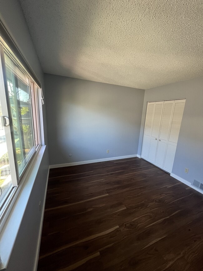 Building Photo - 1350 Ruby Ct