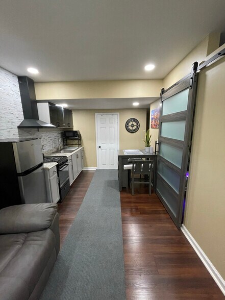 Building Photo - 115 Ivy log Pl