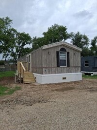 Building Photo - 611 W Matthews St