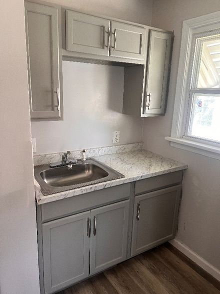 Building Photo - 6133 Lillian Ave