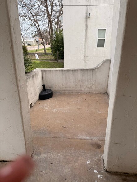 Building Photo - 302 E Sandstone St