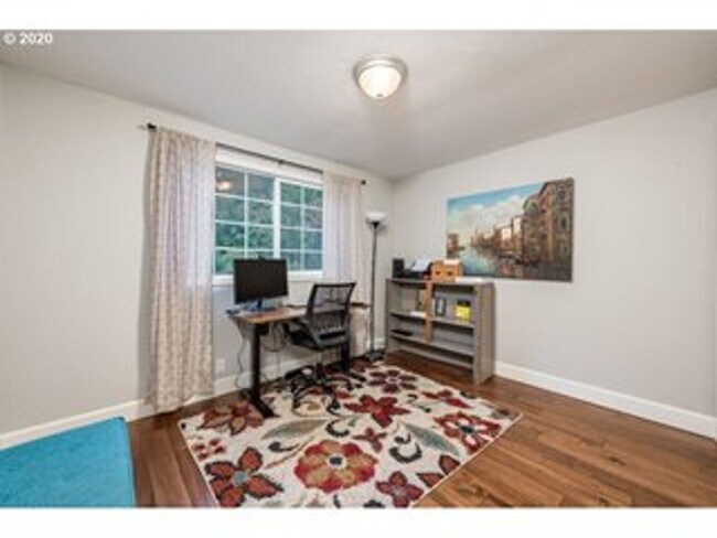 Building Photo - Stunning 5 bedroom home in desirable SW PDX now available for long term lease!