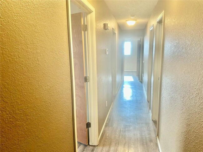 Building Photo - 1909 Cypress Pl