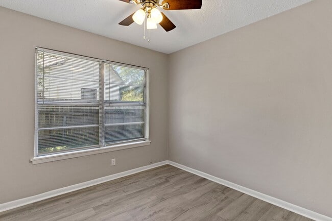 Building Photo - Spacious Duplex for Rent in Sherman, TX La...