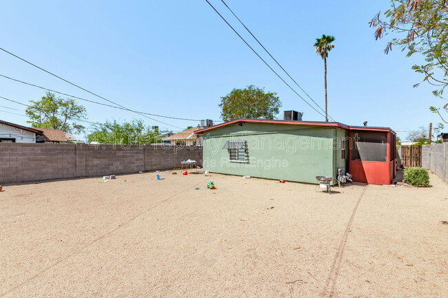 Building Photo - 1117 N 13th St