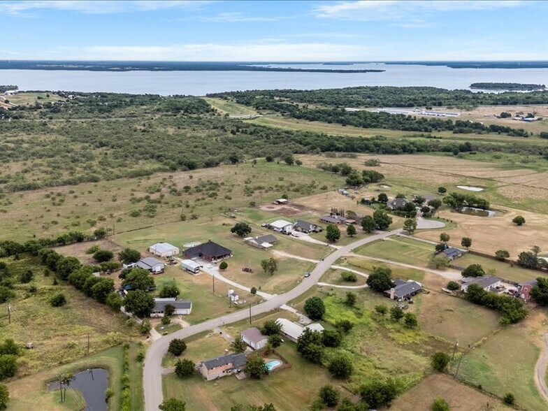 Ray Roberts is close! - 9395 Green Springs Cir