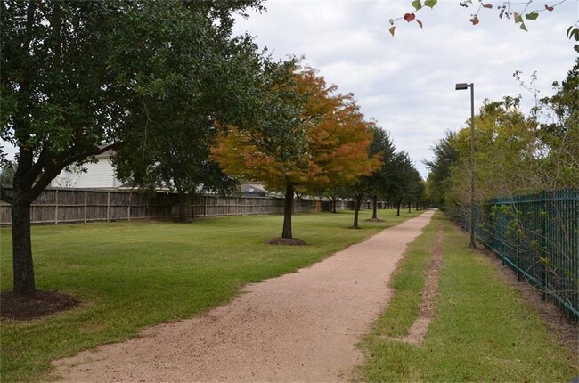 Building Photo - 17040 Wilthorne Gardens Ct