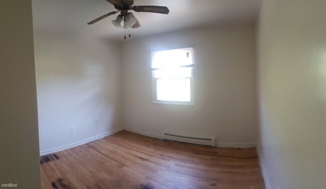 Building Photo - 3 br, 1 bath  - 214 Randolph St