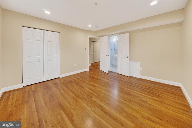 Building Photo - 401 Evarts St NE