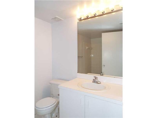 Building Photo - 741 N Pine Island Rd